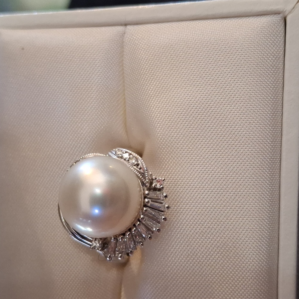 14 k Diamond  Silver Pearl Ring